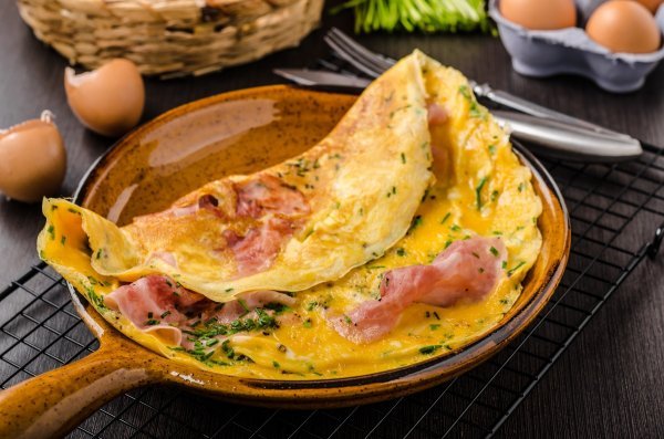 Omlet je jednostavan, ukusan i zasitan način da iskoristite ostatke šunke i jaja