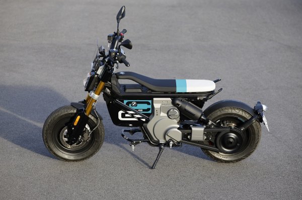 BMW Motorrad predstavio novi BMW CE 02