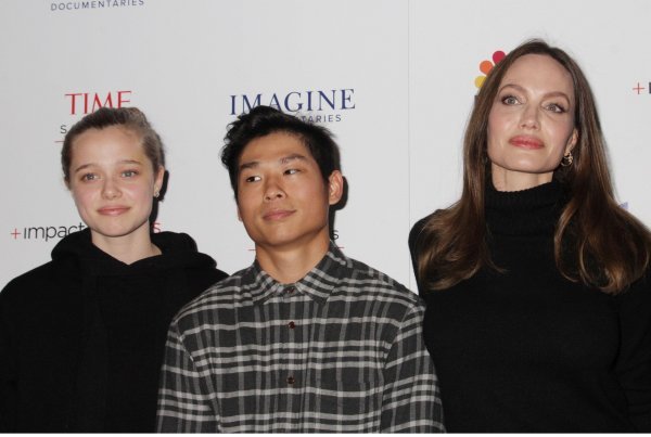 Shiloh Jolie-Pitt, Pax Thien Jolie-Pitt i Angelina Jolie