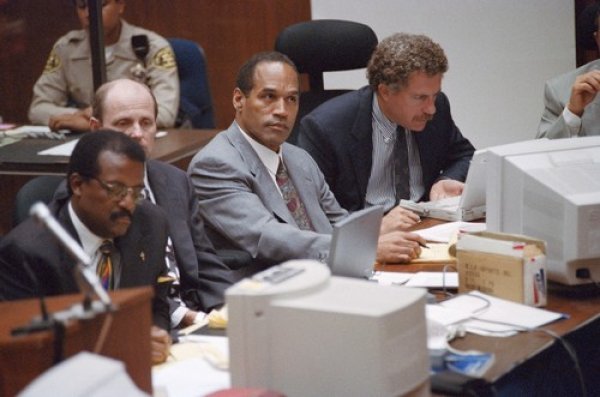 Prizor sa suđenja O.J. Simpsonu 1995. godine
