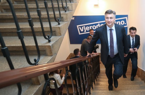 Za konsenzus državotvornih stranaka potrebna je pretvorba čitave stranke u modernu europsku konzervativnu stranku, smatra povjesničar Ivanišević